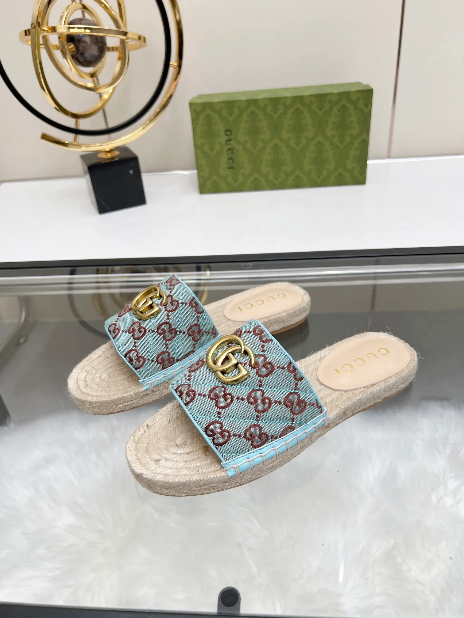 👟👟Ex-factory price 320👟👟 Gucci slippers fisherman shoes new color Injection molded one-piece straw bottom, high-end quality Fabric: Double G imported fabric Lining: sheepskin lining Code number: 35~42 Fabric styles include apricot, floral, pink, black, blue, burgundy, champagne, green, orange, cyan, starry sky, more than 30 colors to choose from, many colors to be updated in the future ,,,,,,,,